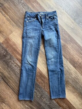 American Eagle Outfitters Women's Super Stretch Straight cut jeans size 2 reg